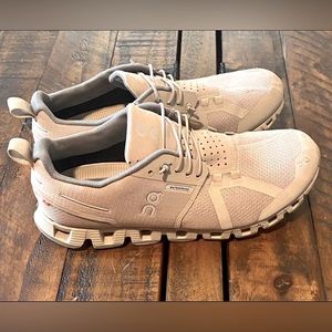 On Cloud women’s shoes
